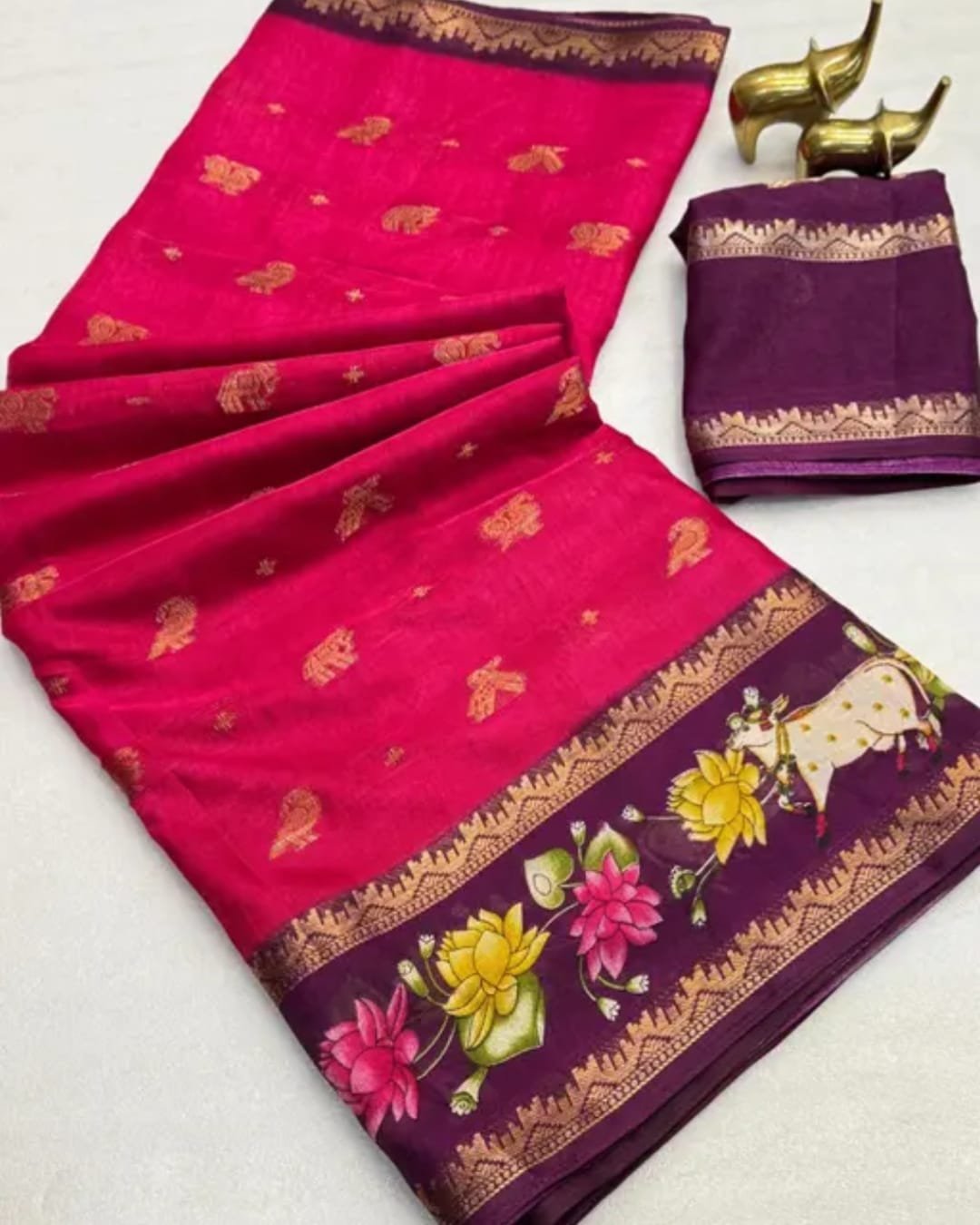 Mangalgiri saree with pichwai print & contrast blouse
